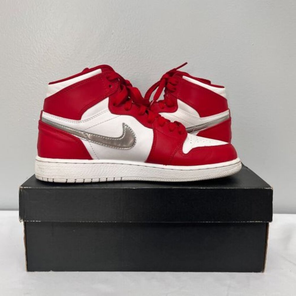 *BOX* Nike Air Jordan 1 Retro High Silver Medal Red White Metallic Size 6.5Y/8W